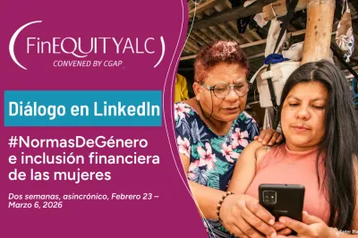 Mujeres utilizando celular.